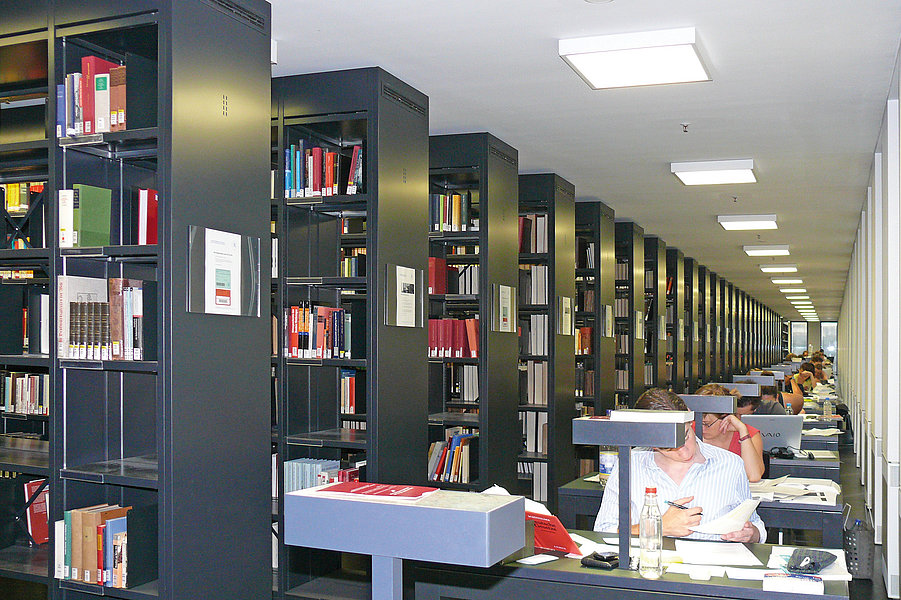Bibliotheksregale, Arbeitsplätze Humboldt Universität Berlin