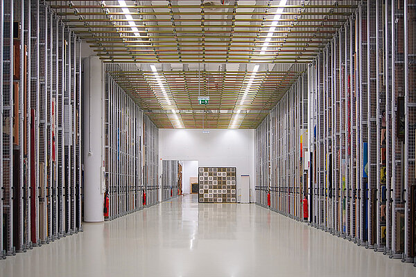 ausziehbare Bilderwand im Landesdepot St Pölten